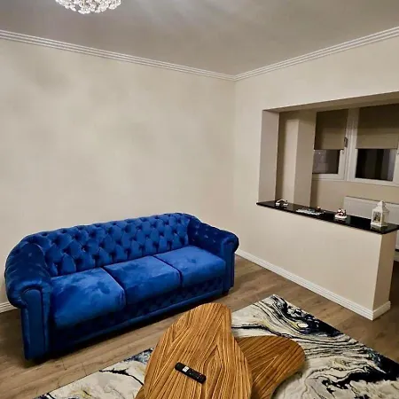 In With 3 Apartment