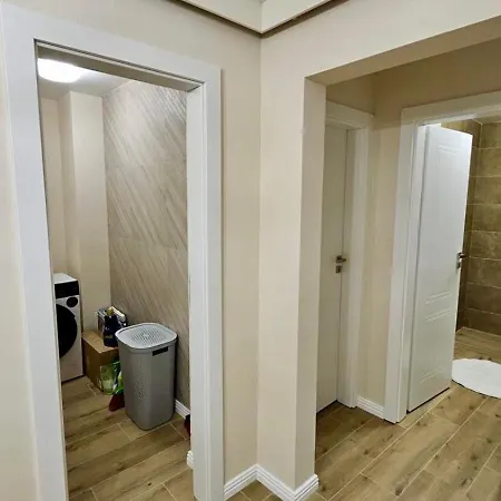In With 3 Apartment *
