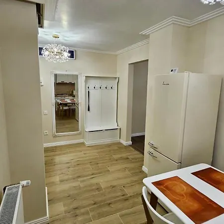 In With 3 Apartment