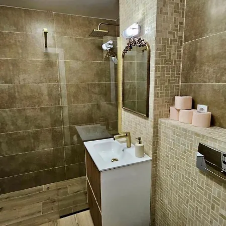 In With 3 Apartment *